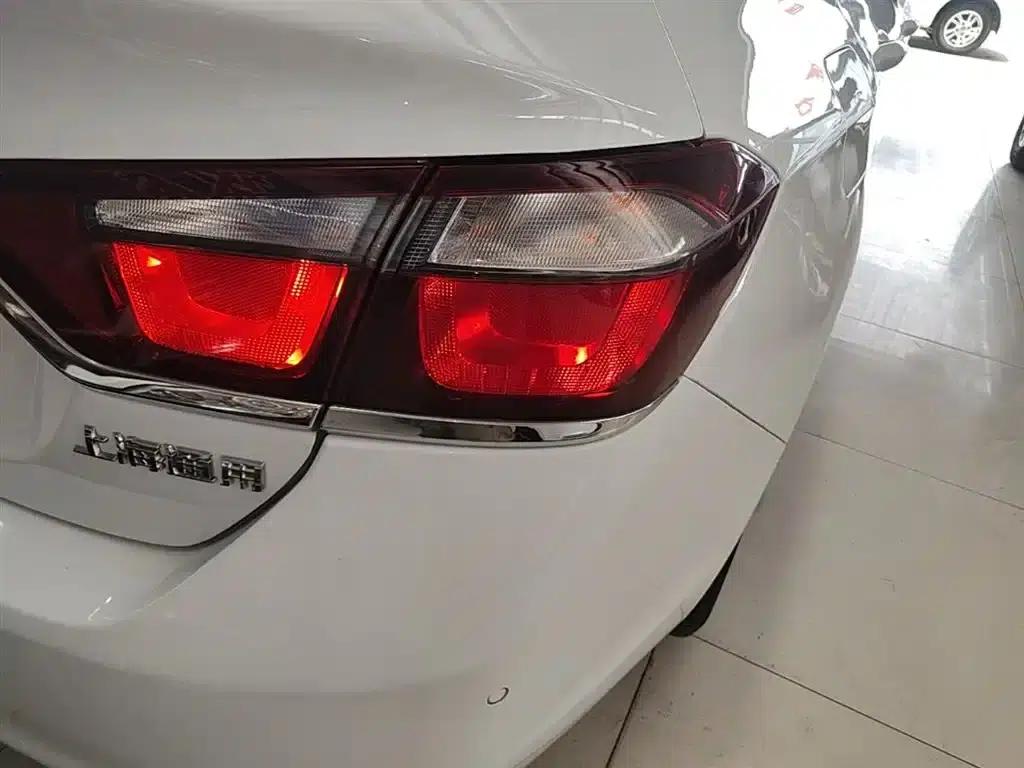 Chevrolet Cruze 2015 1.5L Automatic Luxury Edition — миниатюра 8