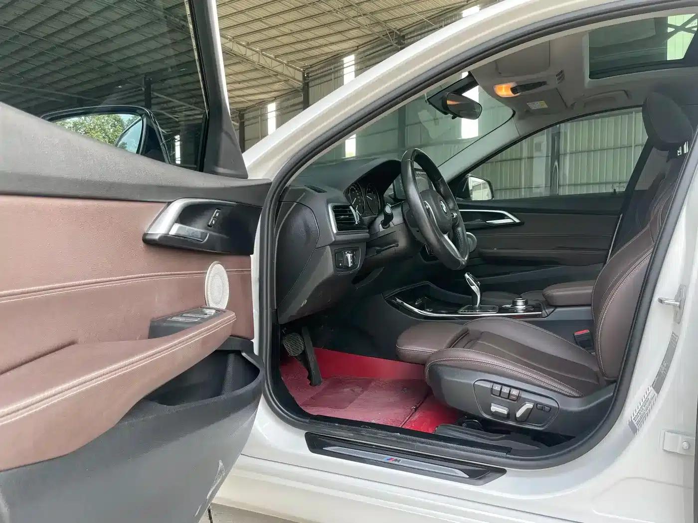 2022 BMW 1 Series 120i M Sport Shadow Edition — миниатюра 24