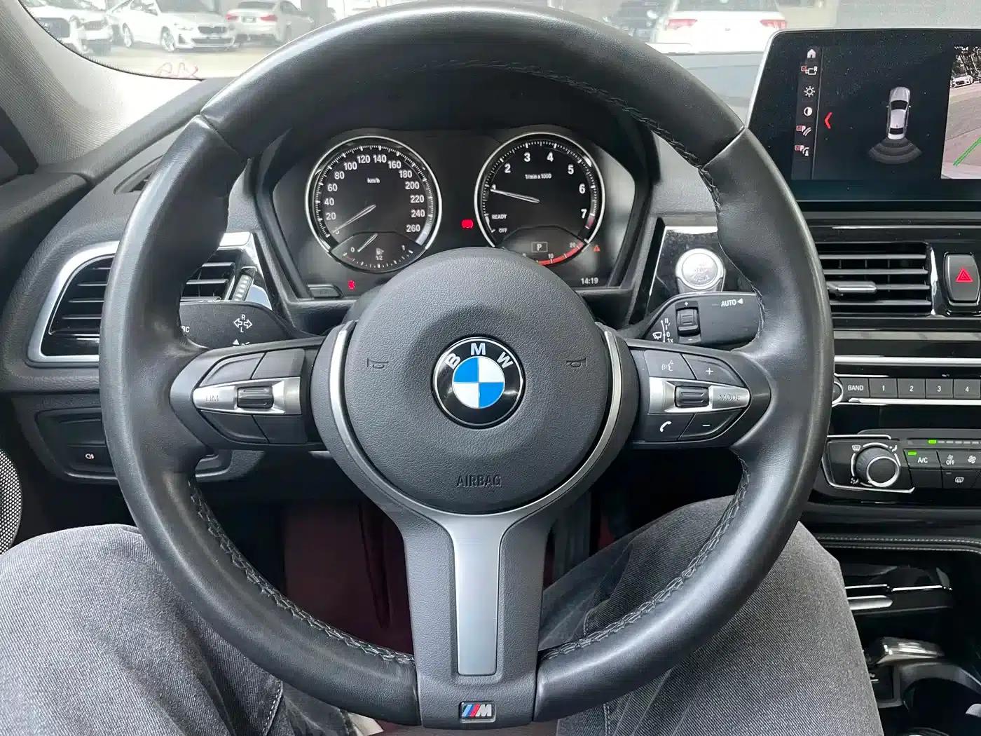 2022 BMW 1 Series 120i M Sport Shadow Edition — миниатюра 9
