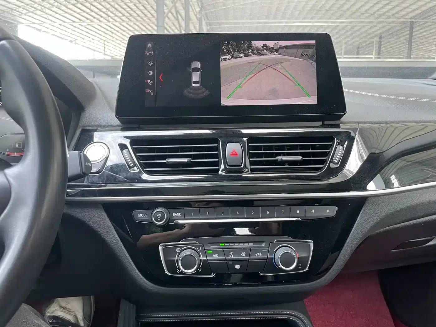 2022 BMW 1 Series 120i M Sport Shadow Edition — миниатюра 10
