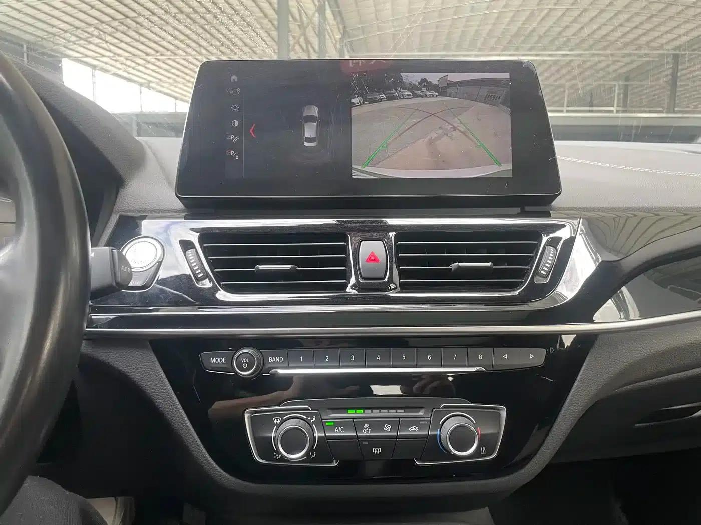 BMW 1 Series 2021 Facelift 120i M Sport Shadow Edition — миниатюра 14