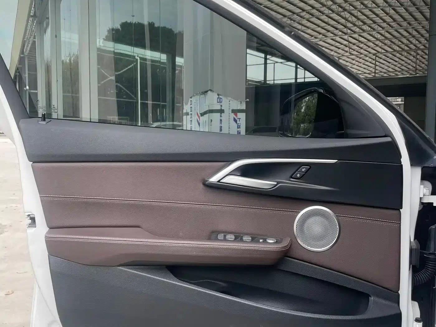 BMW 1 Series 2021 Facelift 120i M Sport Shadow Edition — миниатюра 15