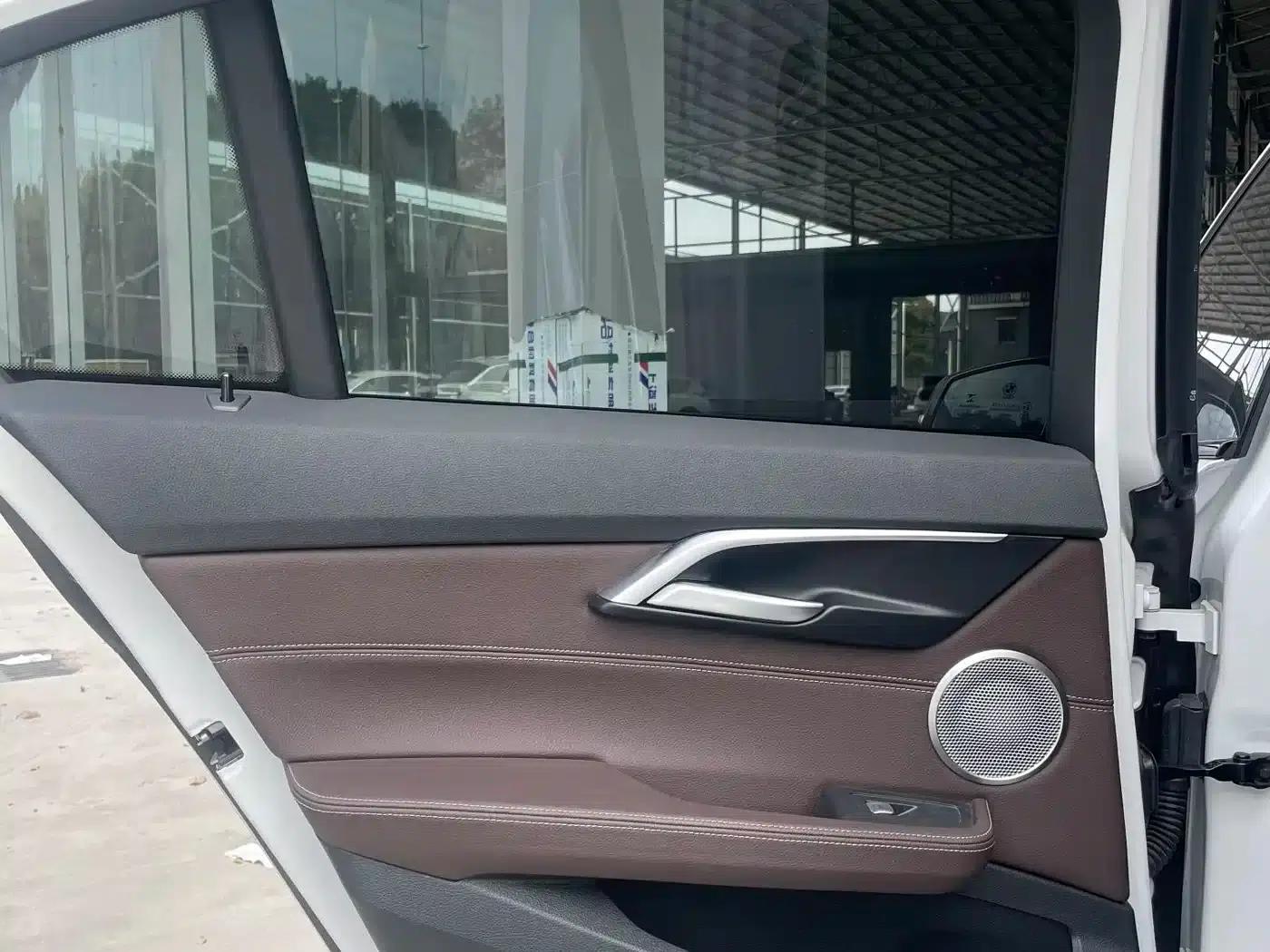 BMW 1 Series 2021 Facelift 120i M Sport Shadow Edition — миниатюра 8