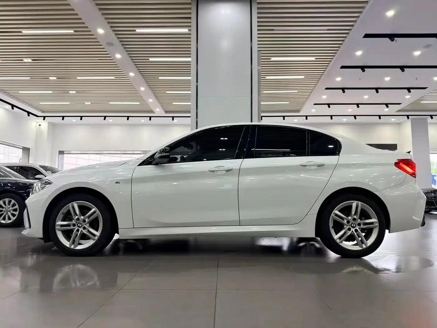 BMW 1 Series 2021 Facelift 120i M Sport Shadow Edition — миниатюра 3