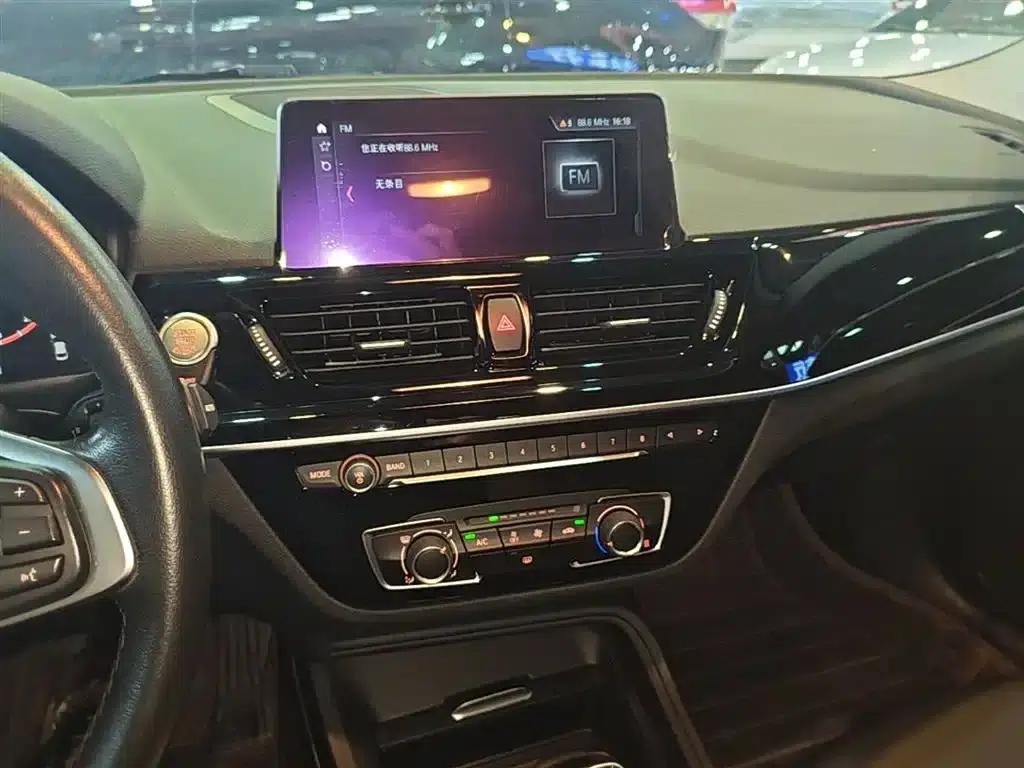 2021 BMW 1 Series 120i M Sport — миниатюра 13