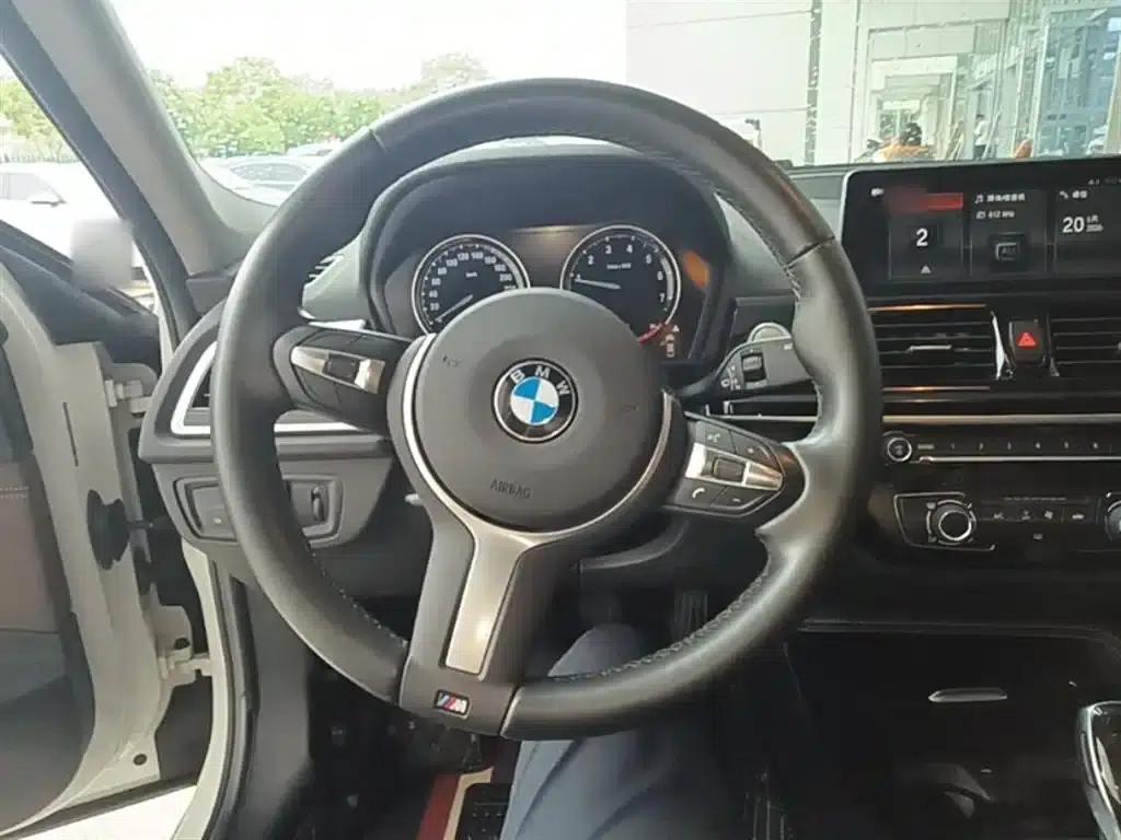 2021 BMW 1 Series 120i M Sport Shadow Edition — миниатюра 11
