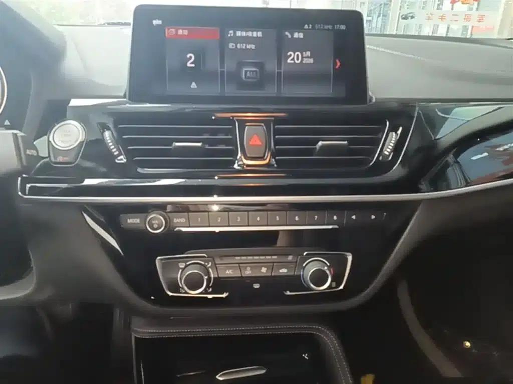 2021 BMW 1 Series 120i M Sport Shadow Edition — миниатюра 13