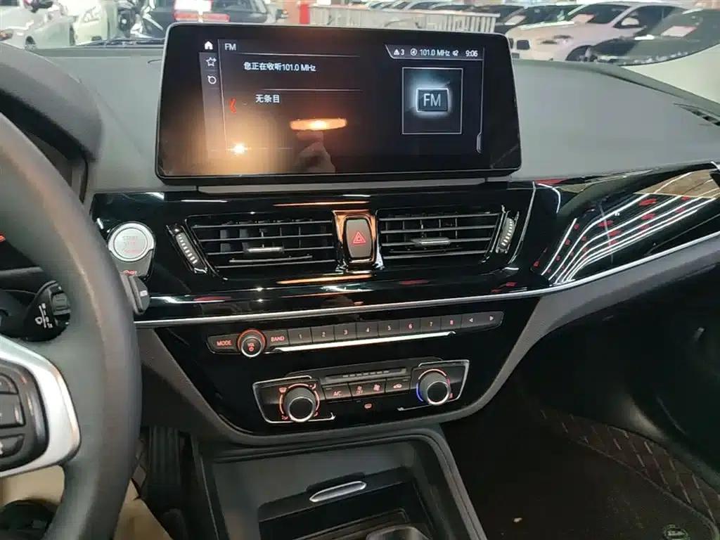 2023 BMW 1 Series 120i M Sport — миниатюра 13