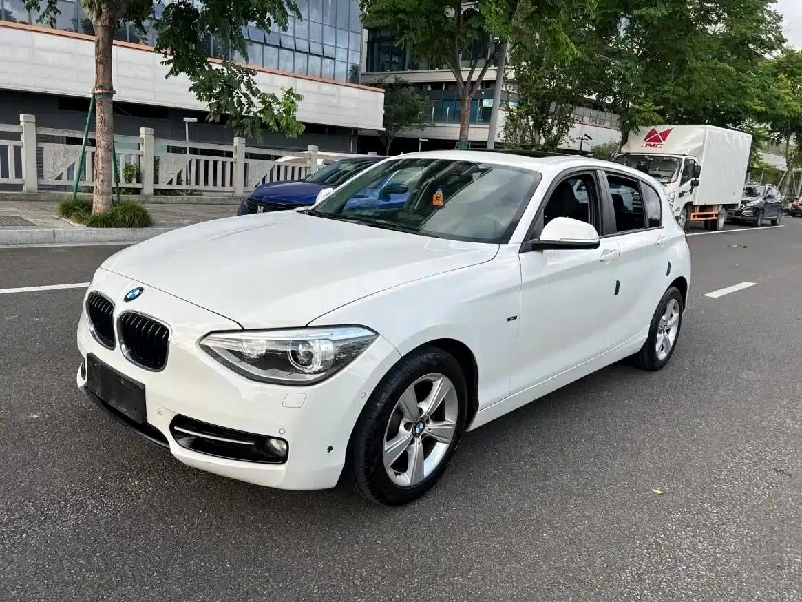 2013 BMW 1 Series (Imported) Facelift 118i Leading Edition — миниатюра 1