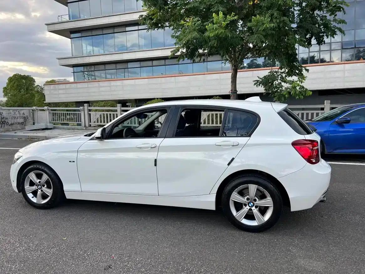 2013 BMW 1 Series (Imported) Facelift 118i Leading Edition — миниатюра 11