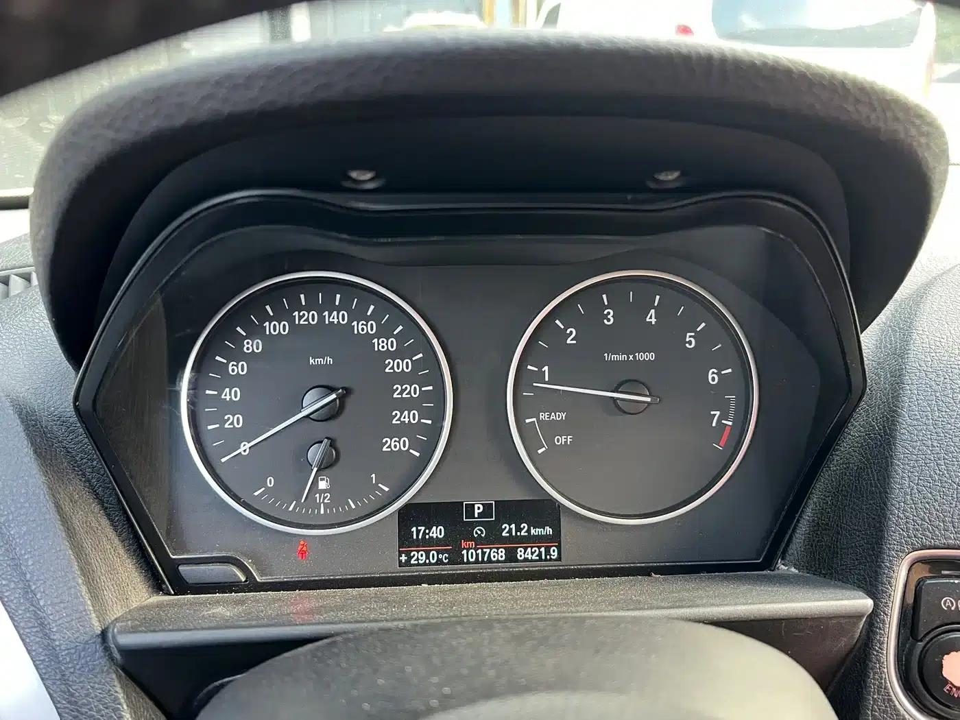 2013 BMW 1 Series (Imported) Facelift 118i Leading Edition — миниатюра 4