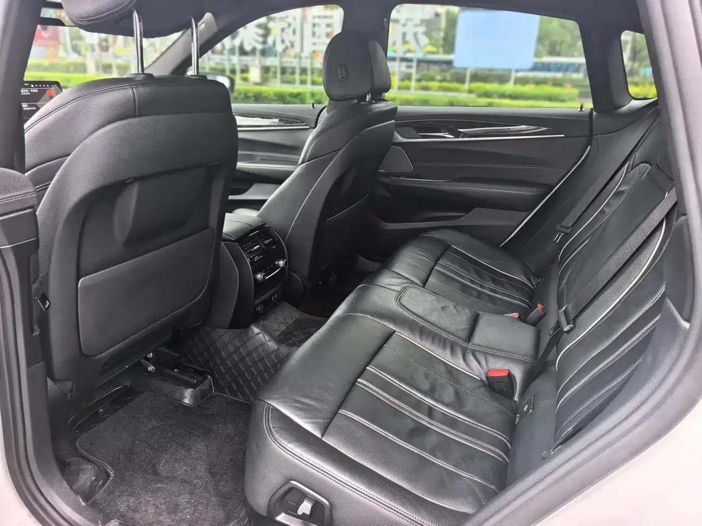 2021 BMW 6 Series GT 630i M Sport Package — миниатюра 8