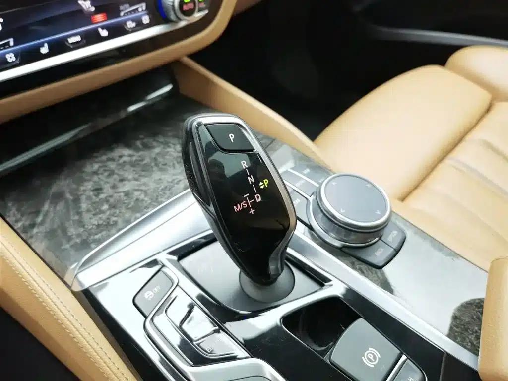 2018 BMW 6 Series GT 630i M Sport Package — миниатюра 13
