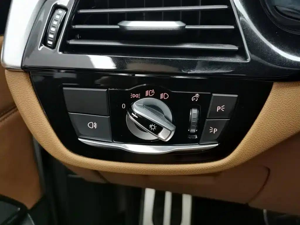 2018 BMW 6 Series GT 630i M Sport Package — миниатюра 21