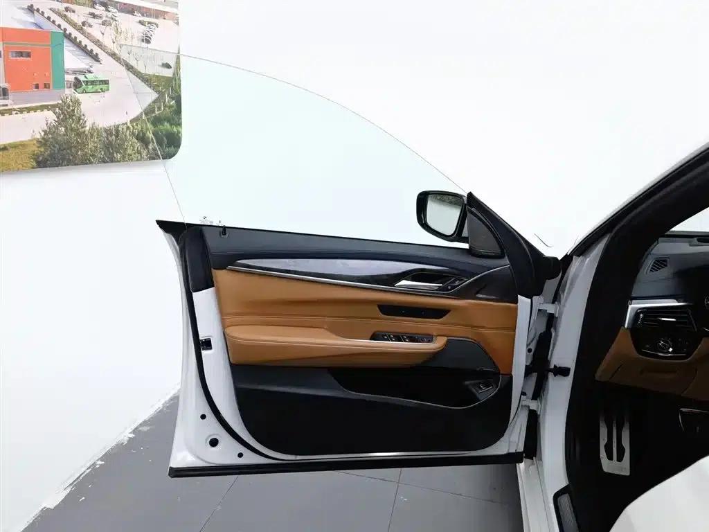 2018 BMW 6 Series GT 630i M Sport Package — миниатюра 8
