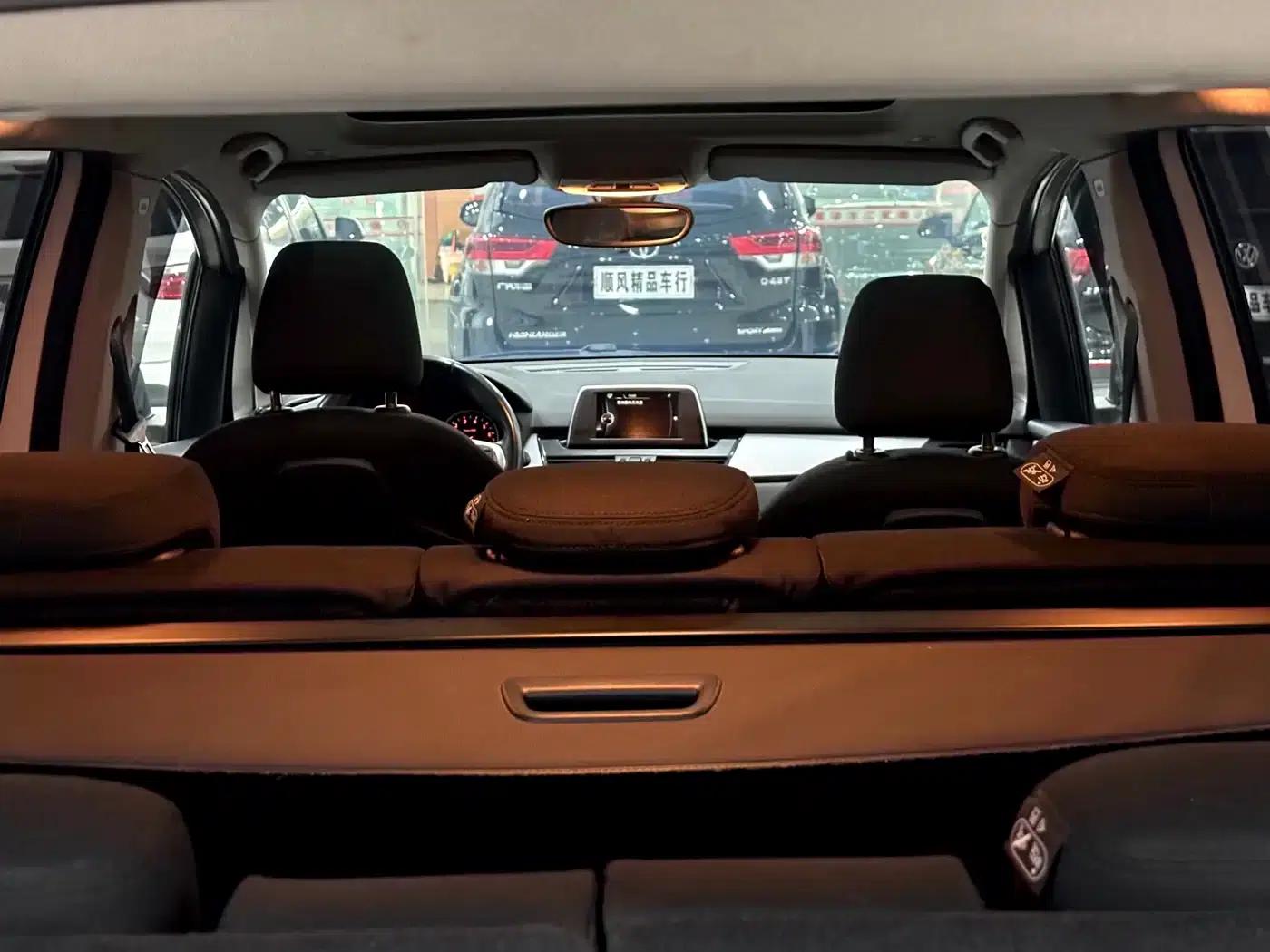 2015 BMW 2 Series Gran Tourer 218i Leading Edition — миниатюра 12