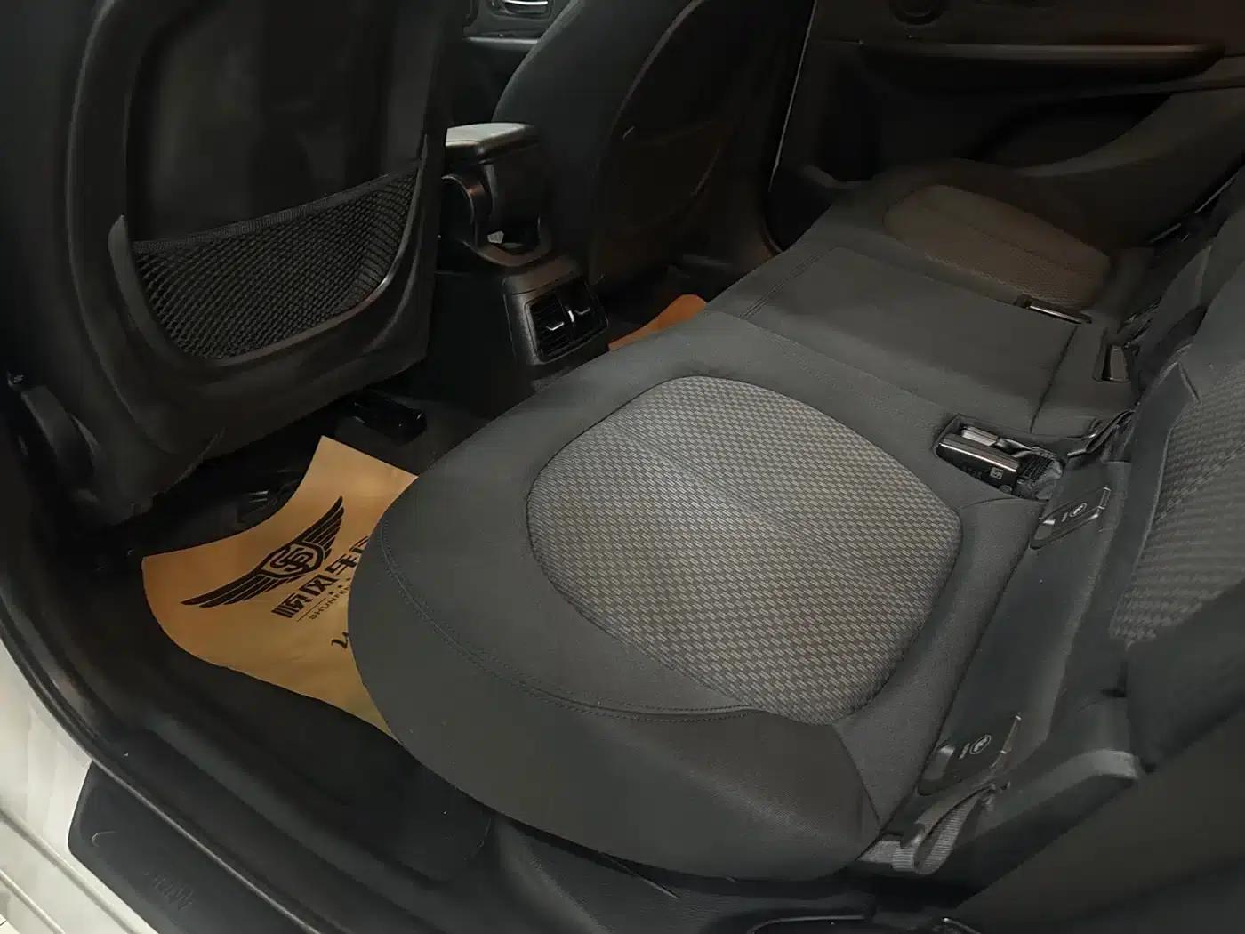 2015 BMW 2 Series Gran Tourer 218i Leading Edition — миниатюра 17