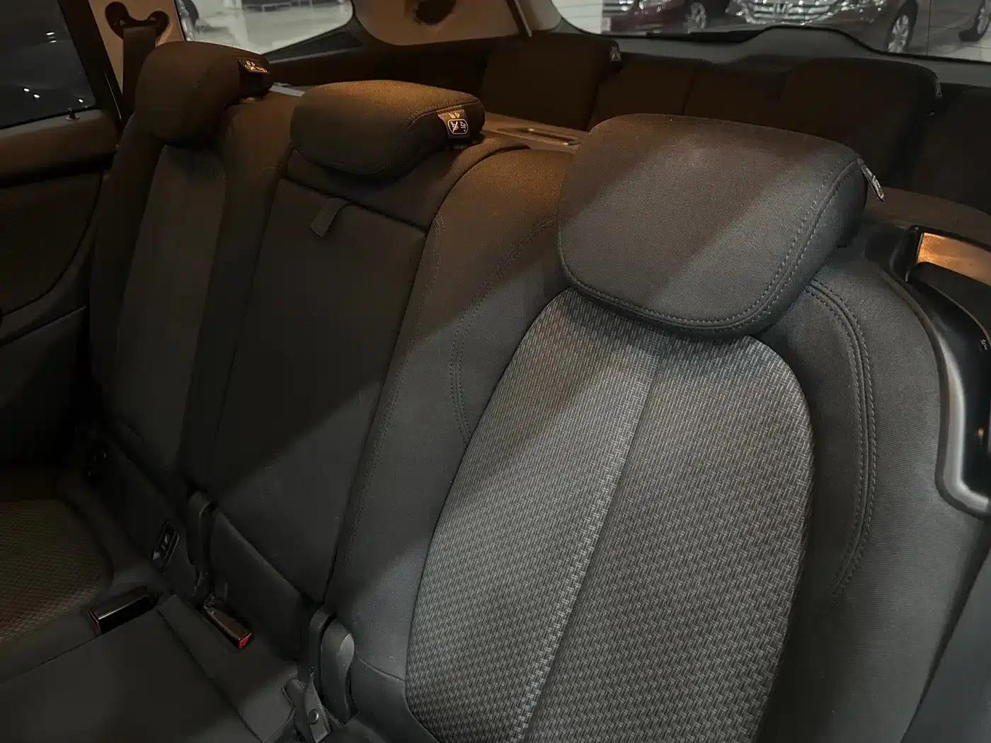 2015 BMW 2 Series Gran Tourer 218i Leading Edition — миниатюра 20