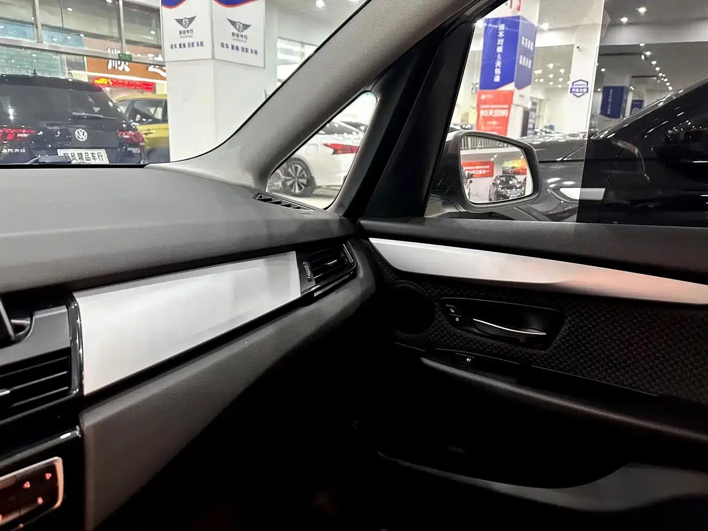 2015 BMW 2 Series Gran Tourer 218i Leading Edition — миниатюра 23
