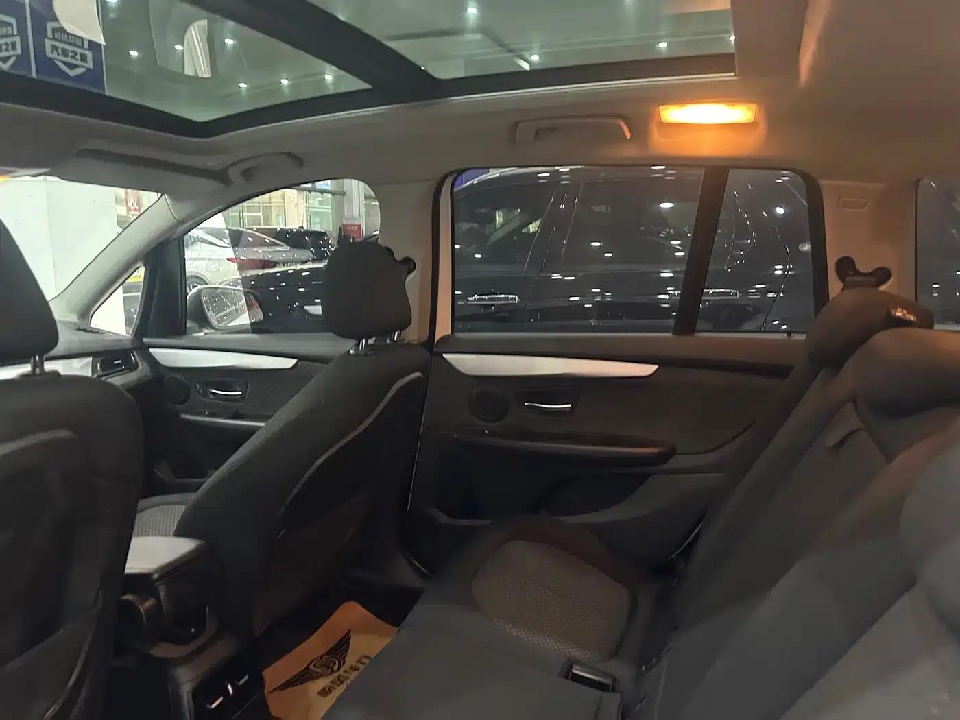 2015 BMW 2 Series Gran Tourer 218i Leading Edition — миниатюра 8