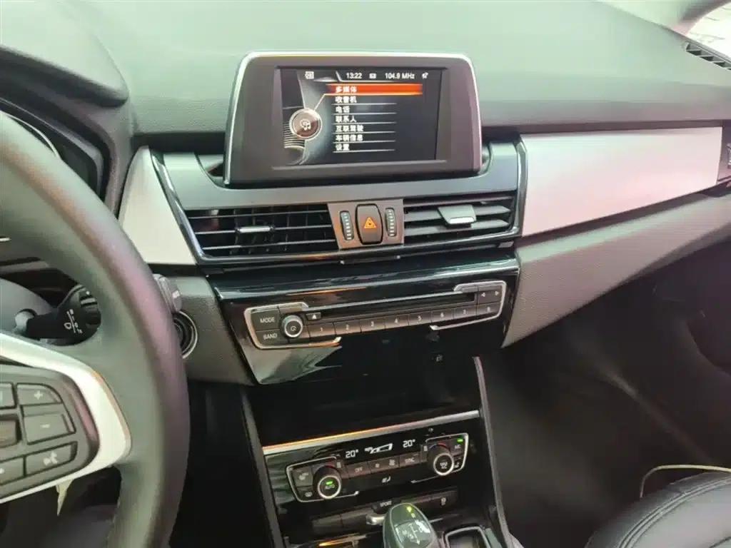 2015 BMW 2 Series Gran Tourer 218i Leading Edition — миниатюра 13