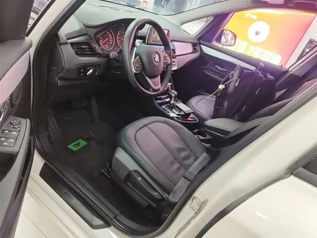 2015 BMW 2 Series Gran Tourer 218i Leading Edition — миниатюра 15