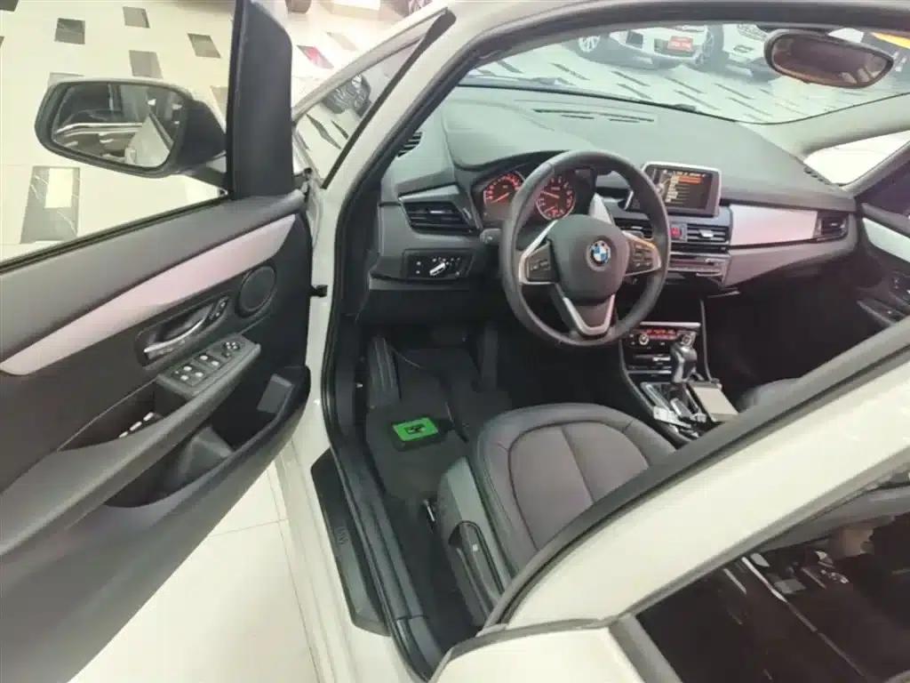 2015 BMW 2 Series Gran Tourer 218i Leading Edition — миниатюра 16
