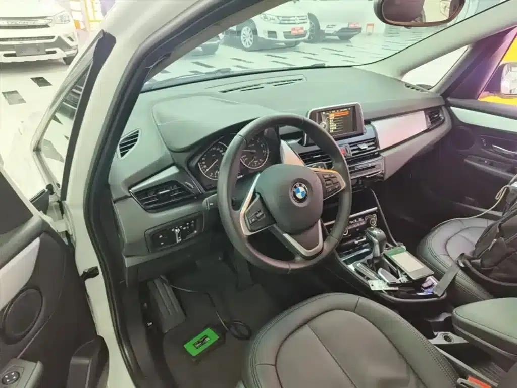 2015 BMW 2 Series Gran Tourer 218i Leading Edition — миниатюра 10