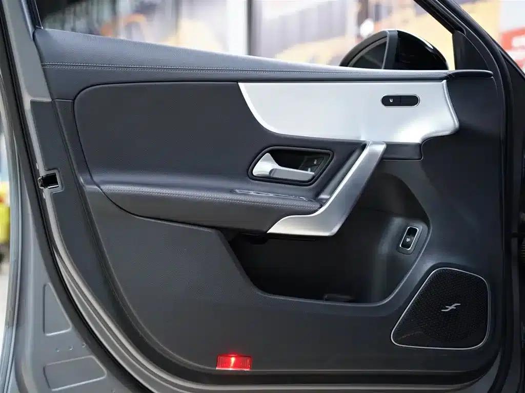 2021 Mercedes-Benz A-Class AMG A 35 L 4MATIC Midnight Edition — миниатюра 30
