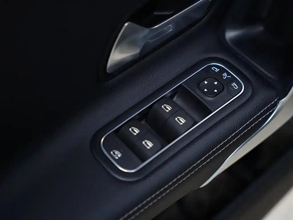 2021 Mercedes-Benz A-Class AMG A 35 L 4MATIC Midnight Edition — миниатюра 31