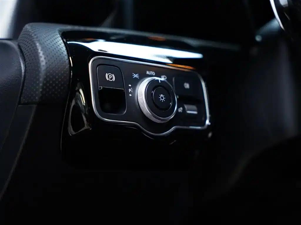 2021 Mercedes-Benz A-Class AMG A 35 L 4MATIC Midnight Edition — миниатюра 35