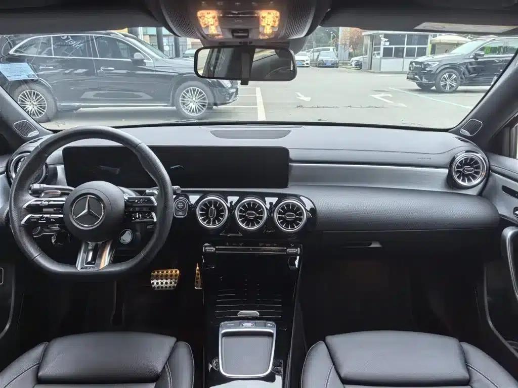 2025 Mercedes-Benz A-Class AMG A 35 L 4MATIC — миниатюра 11