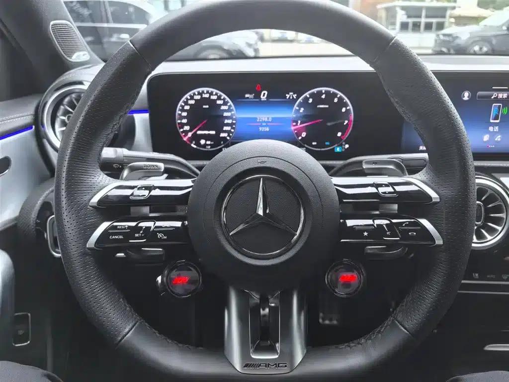 2025 Mercedes-Benz A-Class AMG A 35 L 4MATIC — миниатюра 12
