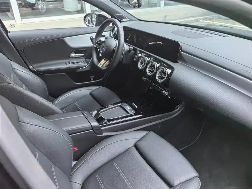 2025 Mercedes-Benz A-Class AMG A 35 L 4MATIC — миниатюра 13