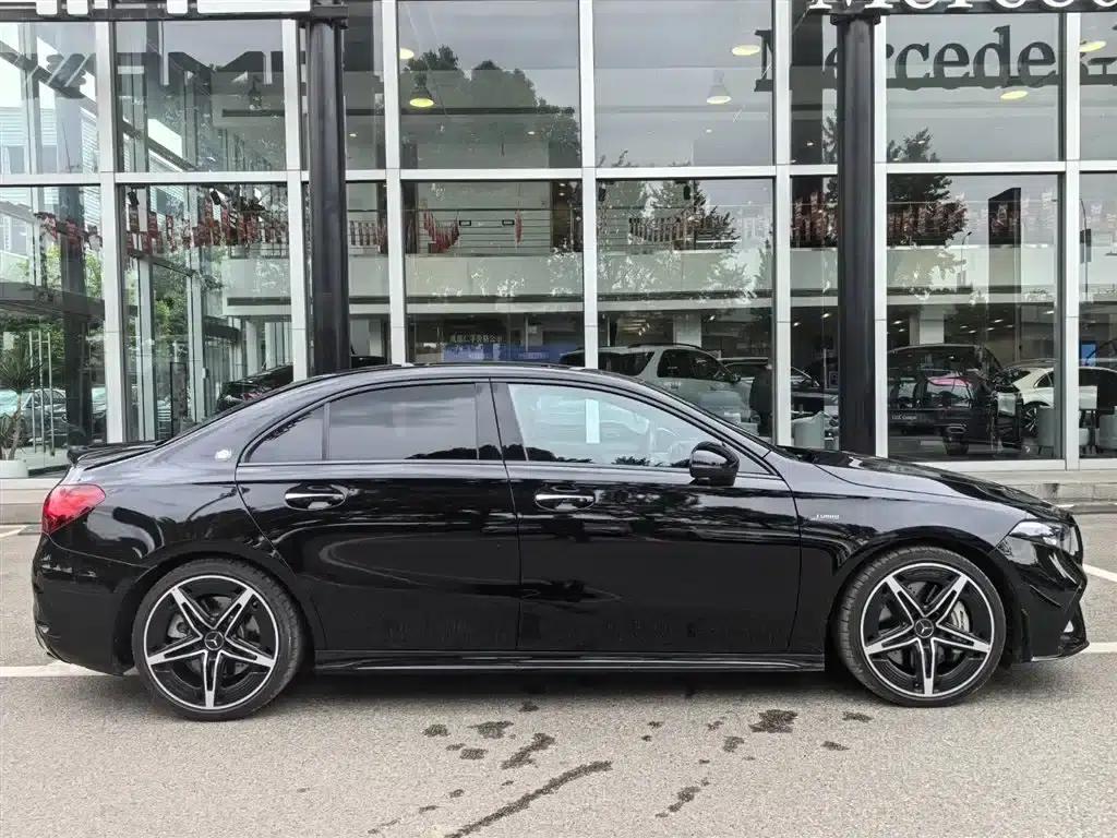 2025 Mercedes-Benz A-Class AMG A 35 L 4MATIC — миниатюра 4