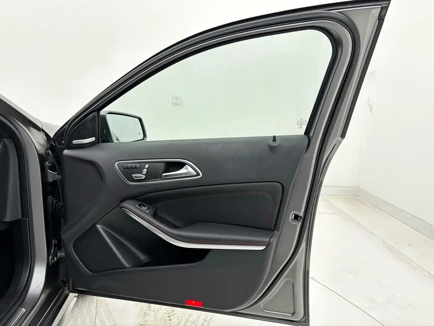 2016 Mercedes-Benz A-Class AMG (Imported) AMG A 45 4MATIC — миниатюра 22