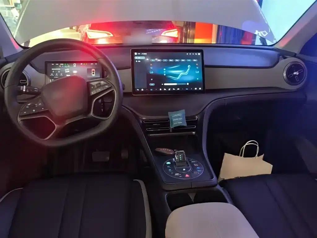 Hiace 05 DM-i 2025 DM-i Intelligent Driving Edition 75KM Luxury Model — миниатюра 10