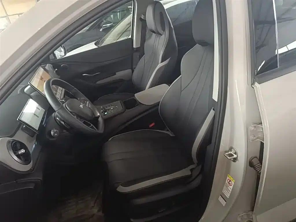 Hiace 05 DM-i 2025 DM-i Intelligent Driving Edition 115KM Flagship Model — миниатюра 15