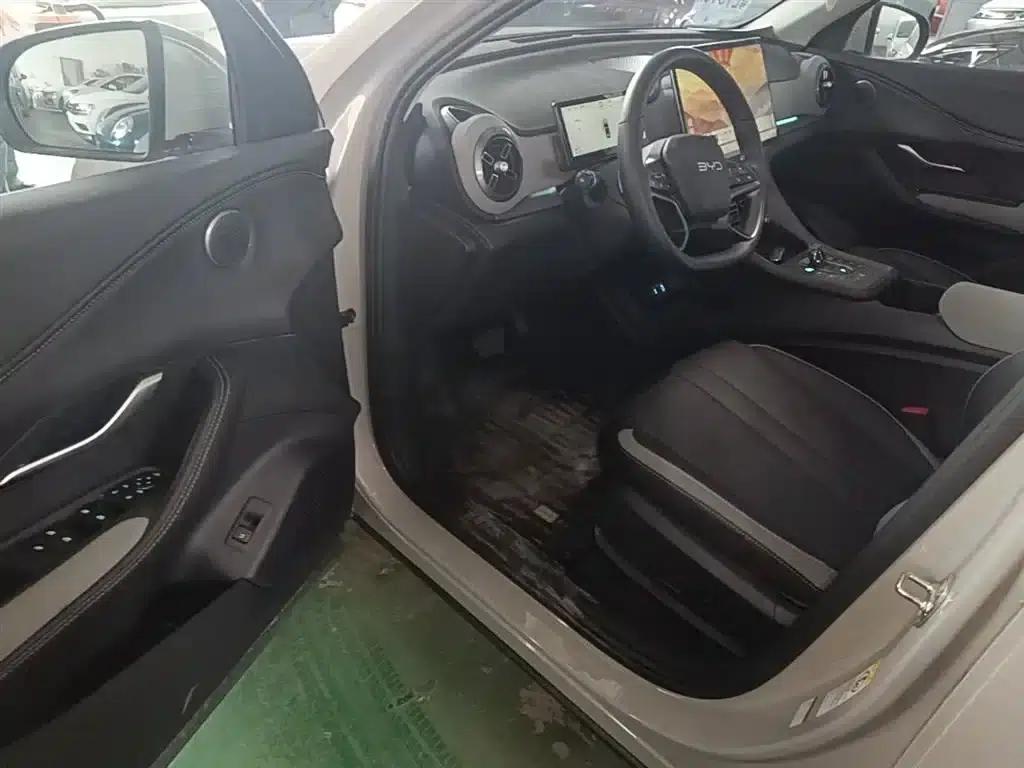 Hiace 05 DM-i 2025 DM-i Intelligent Driving Edition 115KM Flagship Model — миниатюра 16