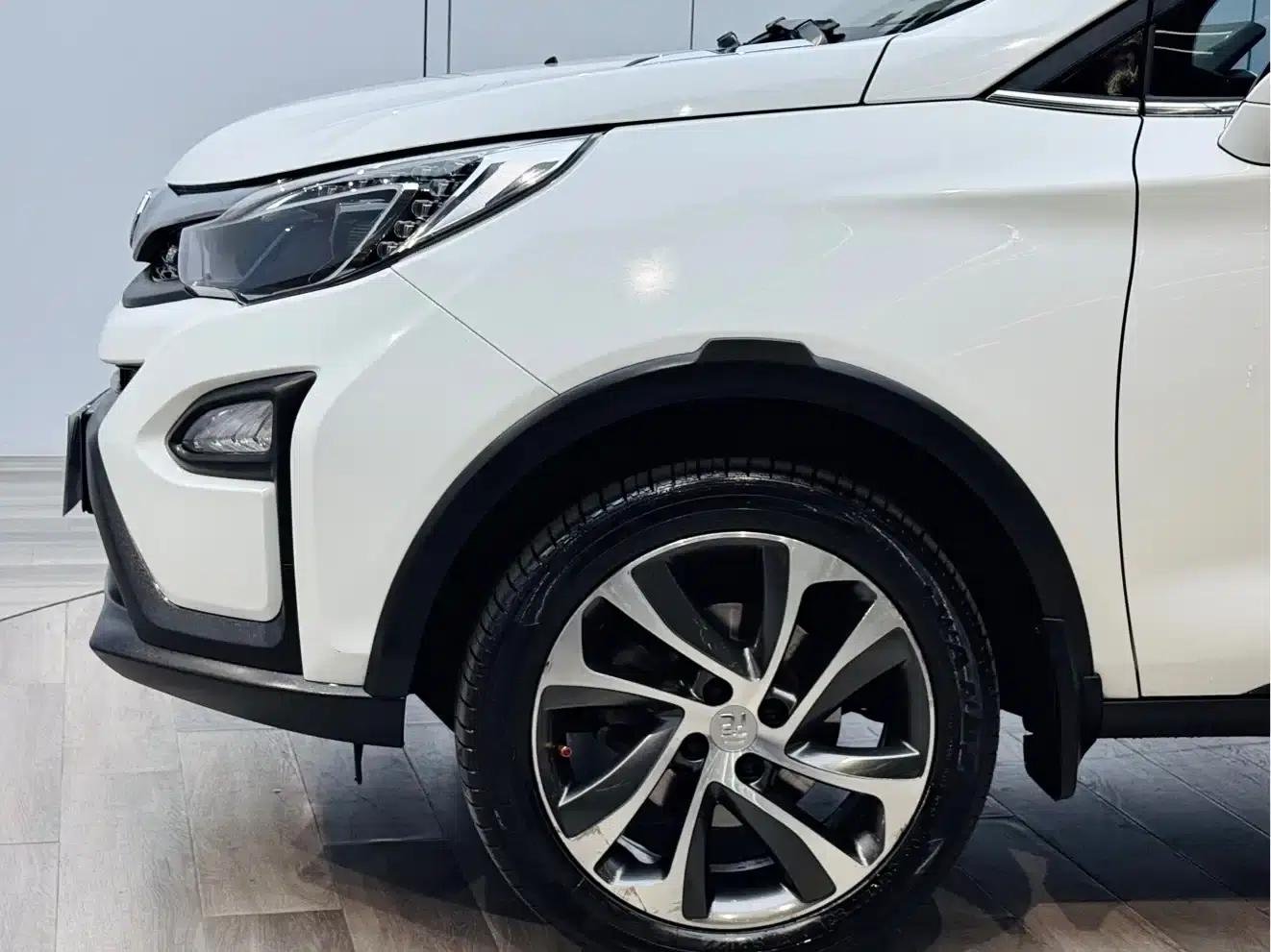 2017 Yuan 1.5L Automatic Cool Connected Edition — миниатюра 3