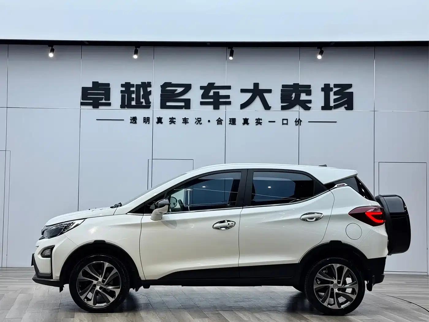 2017 Yuan 1.5L Automatic Cool Connected Edition — миниатюра 23