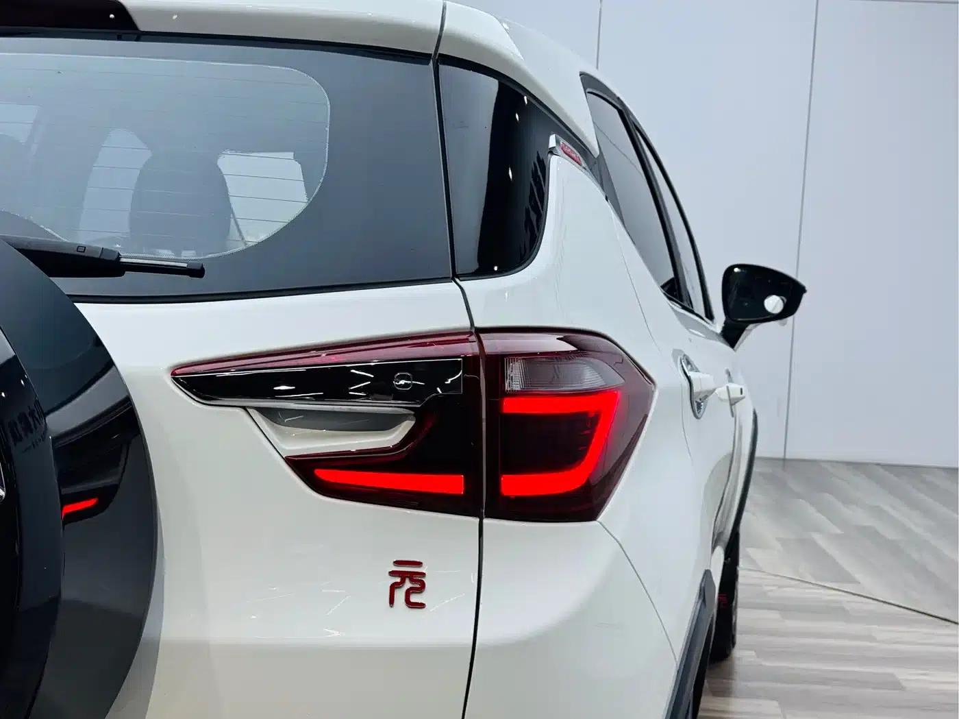 2017 Yuan 1.5L Automatic Cool Connected Edition — миниатюра 4