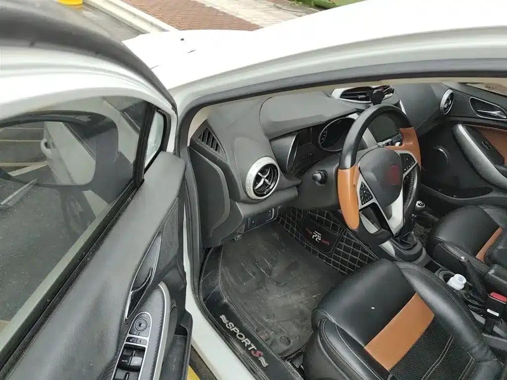 2017 Yuan 1.5L Manual Panoramic Sunroof Edition — миниатюра 13