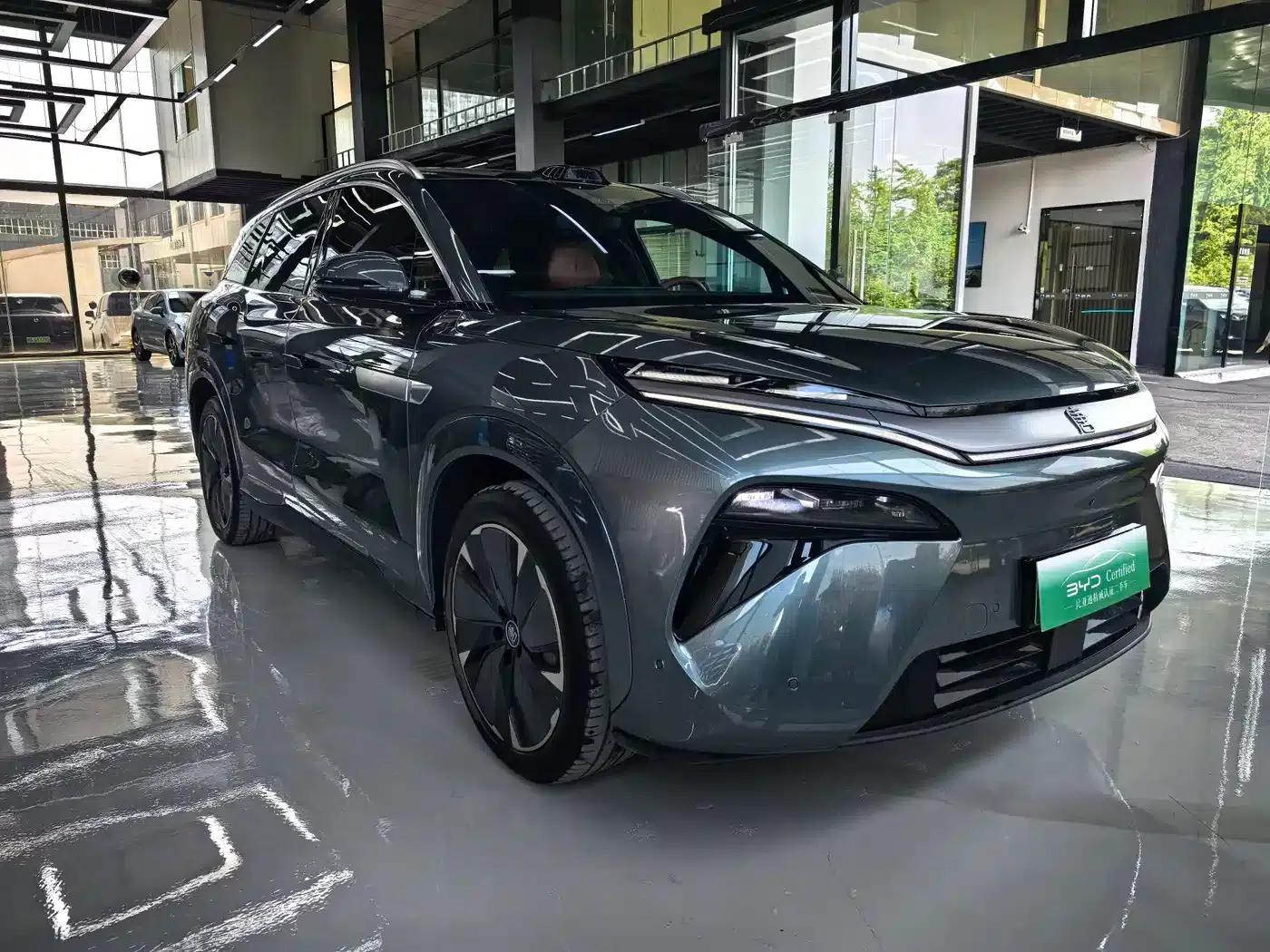 Tang L 2025 EV 600KM Four-Wheel Drive LiDAR Flagship Edition — миниатюра 3