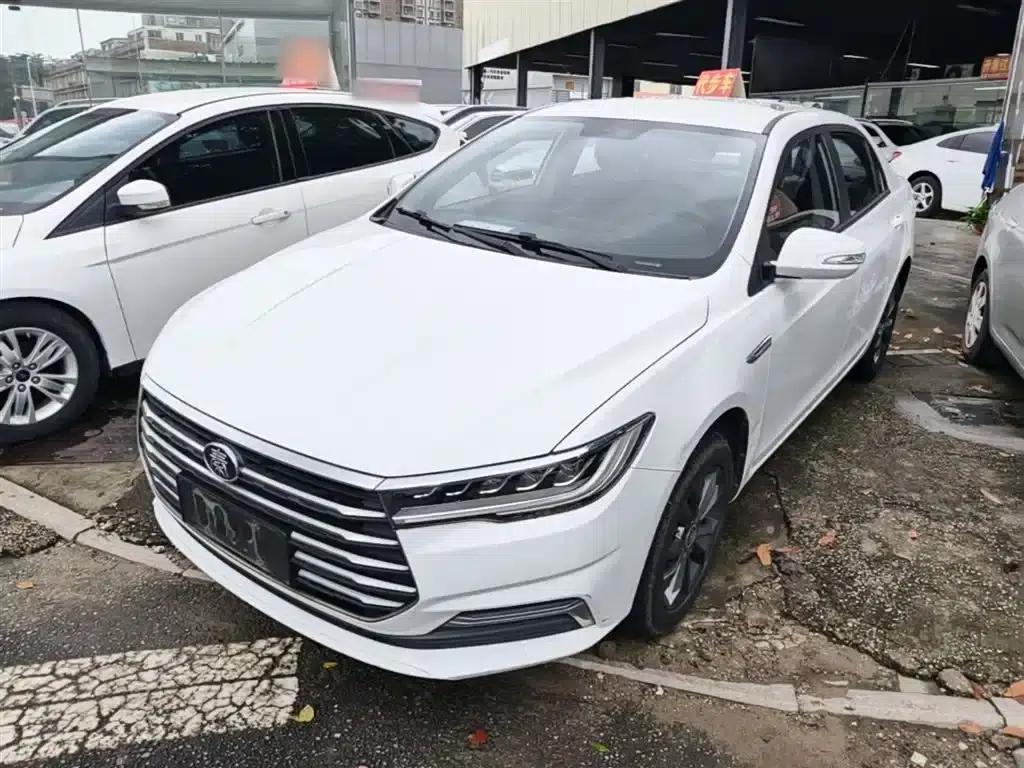Qin 2019 1.5L Automatic Deluxe Edition — миниатюра 1
