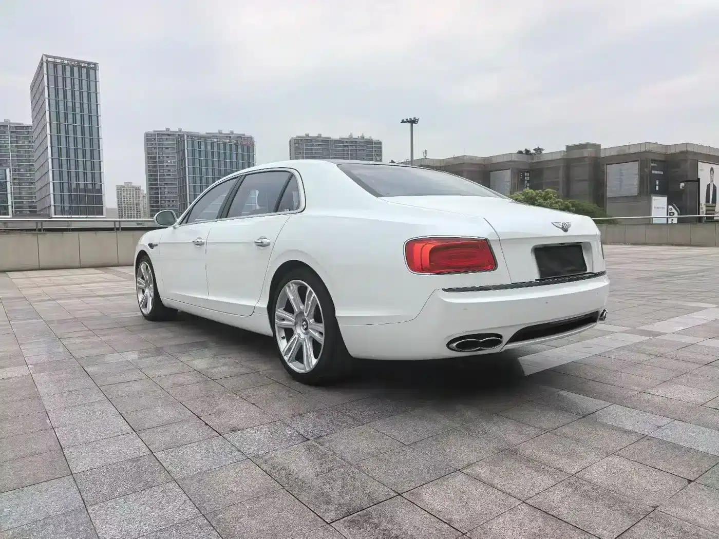 2014 Flying Spur 4.0T V8 Premium Edition — миниатюра 2