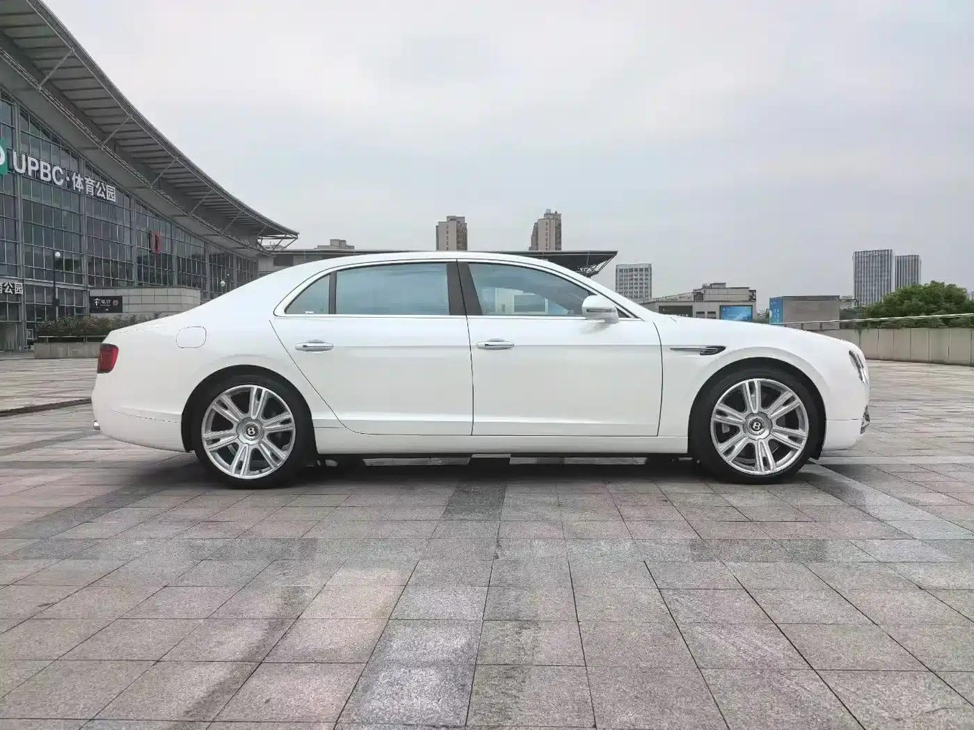 2014 Flying Spur 4.0T V8 Premium Edition — миниатюра 9