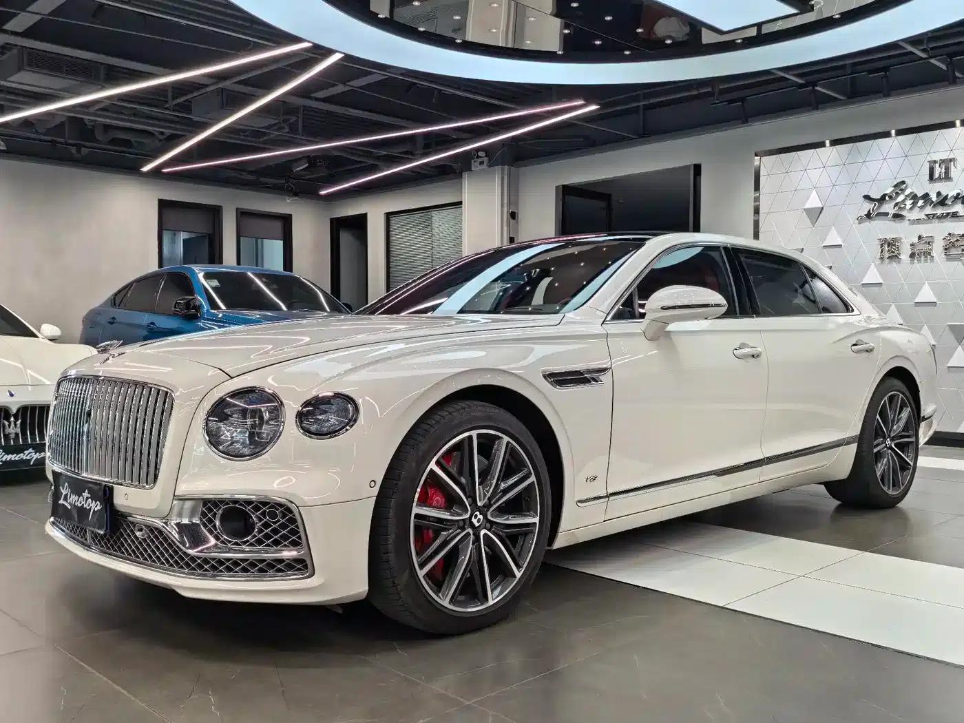 Flying Spur 2022 4.0T V8 Standard Edition — миниатюра 3