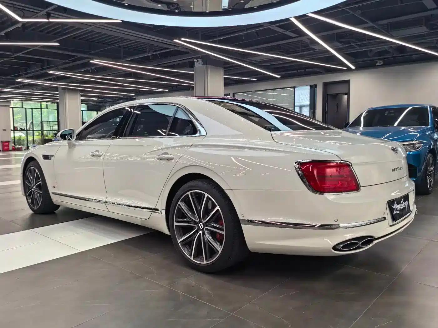 Flying Spur 2022 4.0T V8 Standard Edition — миниатюра 4