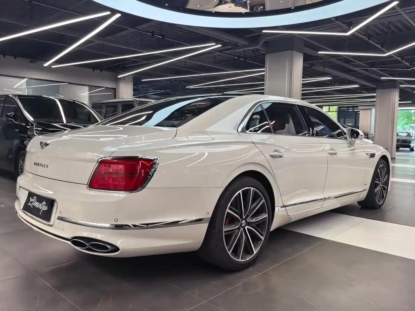 Flying Spur 2022 4.0T V8 Standard Edition — миниатюра 6